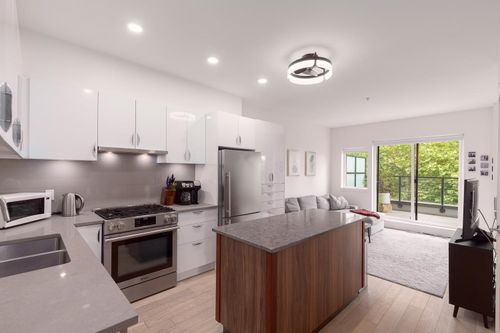 404-2666 Duke St, Vancouver, BC, V5R4S9 | Card Image