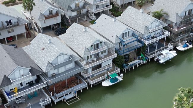 1077 E Scallop, House other with 2 bedrooms, 3 bathrooms and 2 parking in Port Isabel TX | Image 4