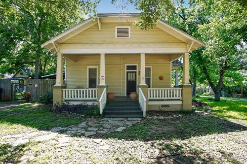 106 E Valverde St, Brenham, TX, 77833-4610 | Card Image