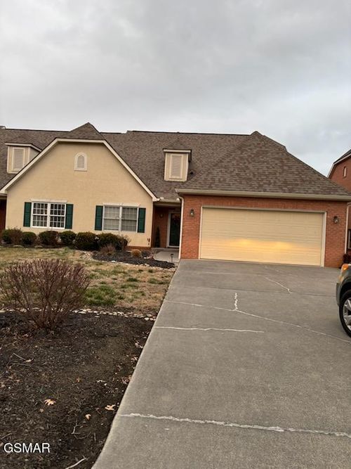 323 Paine Lake Dr, Sevierville, TN, 37862-4535 | Card Image