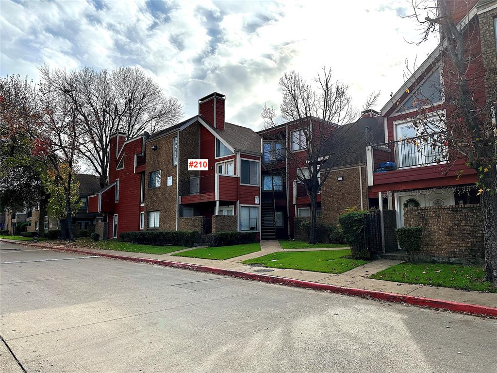 210 9805 Walnut Street, For Sale in Dallas Zoocasa