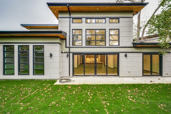 Back of house featuring a yard | Image 31