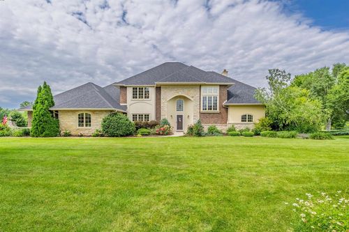 3002 Linnerud Dr, Stoughton, WI, 53589-3238 | Card Image