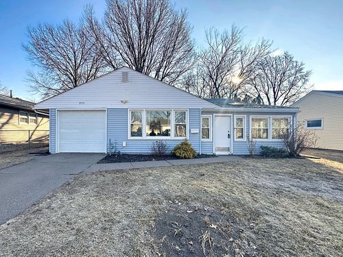 2125 N Nevada Ave, Davenport, IA, 52804-2833 | Card Image