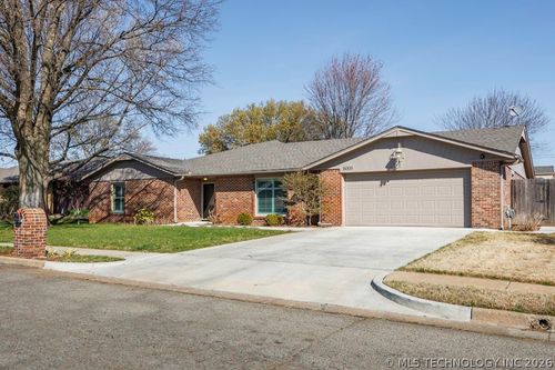 6008 Martin Pl, Bartlesville, OK, 74006-8018 | Card Image