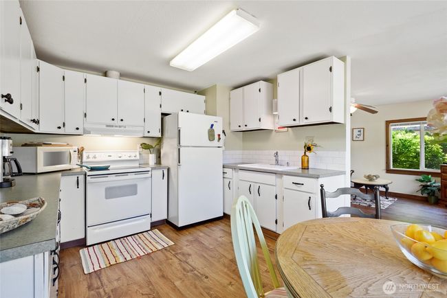bright open kitchen | Image 24