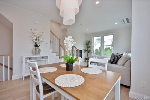 42 Andrews Ln, Sleepy Hollow, NY, 10591-2220 | Card Image