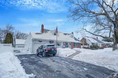 47 Grover Ln, E Northport, NY, 11731-3627 | Card Image