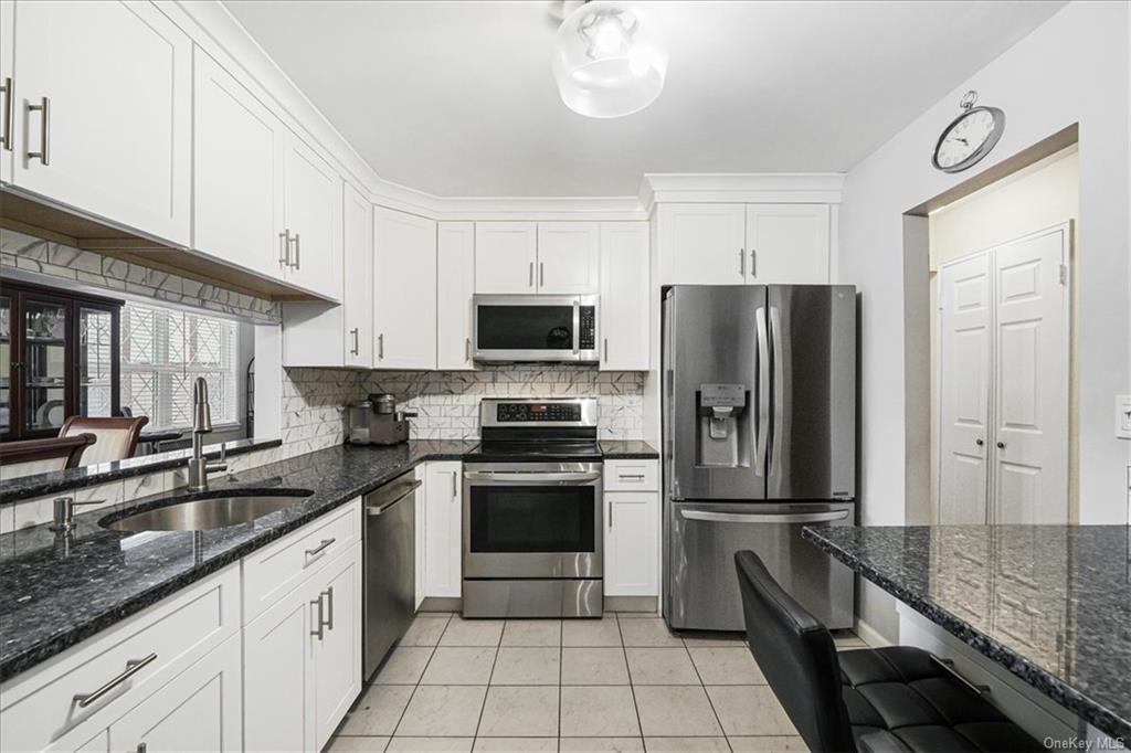 Sierra Vista Ln, Valley Cottage, NY 10989
