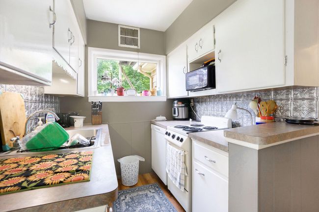 317 E Chart St, House other with 4 bedrooms, 3 bathrooms and null parking in Plainwell MI | Image 5