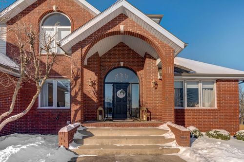 2025 N Equestrian Ln, Nixa, MO, 65714-8299 | Card Image