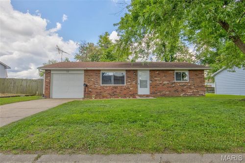 119 Irwin St, East Alton, IL, 62024-1062 | Card Image
