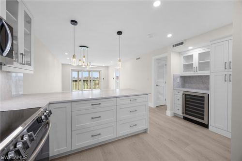 409-21 High Point Cir E, NAPLES, FL, 34103-4275 | Card Image
