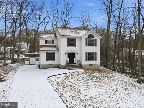 5528 Elmwood Dr, TANNERSVILLE, PA, 18372-7746 | Card Image