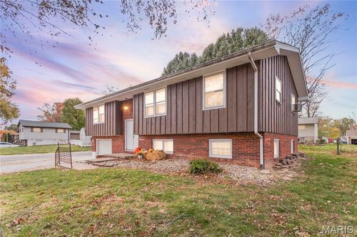 444 Wyoming St, Bethalto, IL, 62010-1739 | Card Image