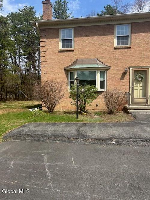 207 Point Of Woods Dr, Albany, NY, 12203-5501 | Card Image