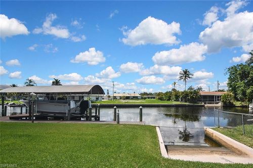 467 Stipe St, NORTH FORT MYERS, FL, 33903-4325 | Card Image