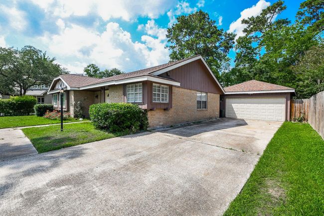 19406 Enchantington Cir, House other with 3 bedrooms, 2 bathrooms and 2 parking in Spring TX | Image 4