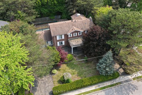 3 Shady Oaks Cres, North York, ON, M3C2L4 | Card Image