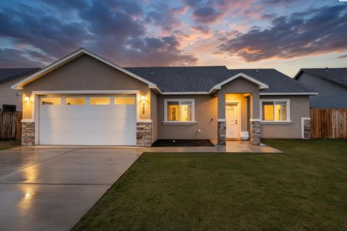 820 N Beech Ave, Pasco, WA, 99301-4284 | Card Image