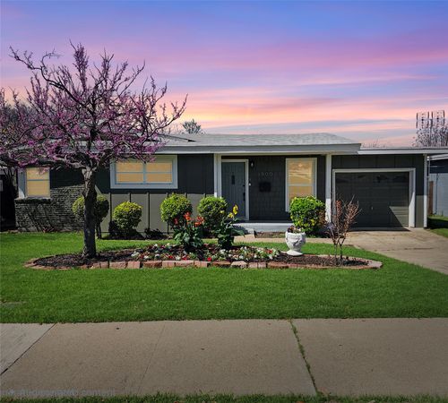 3900 Eldridge St, Fort Worth, TX, 76107-7217 | Card Image