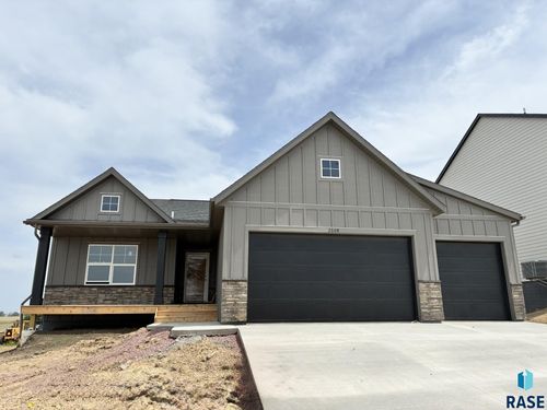 2608 S Copper Creek Ave, Sioux Falls, SD, 57110 | Card Image