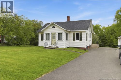 305 Pleasant Dr, Minto, NB, E4B2S9 | Card Image