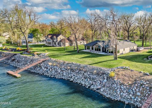 3240 River Place Drive N, Mandan, ND, 58554 | Card Image
