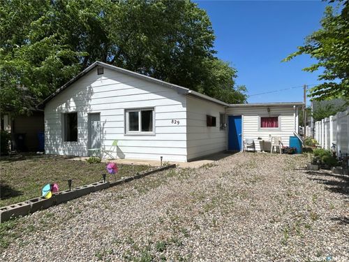 829 King Street, Estevan, SK, S4A1L2 | Card Image
