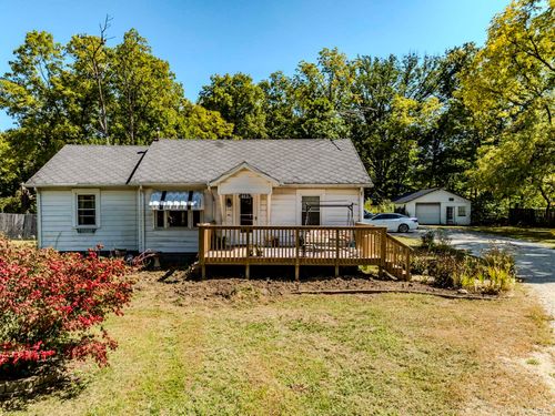 912 S County Road 550 E, Selma, IN, 47383-9558 | Card Image