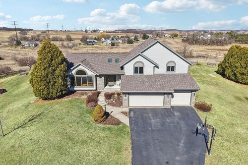 8580 Stonebrook Cir, Middleton, WI, 53562-4183 | Card Image