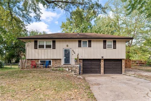 204 Young St, Grain Valley, MO, 64029-9717 | Card Image