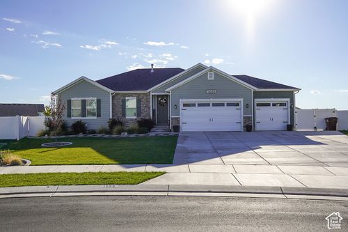 1686 E Meadowlark Dr, Eagle Mountain, UT, 84005-4025 | Card Image