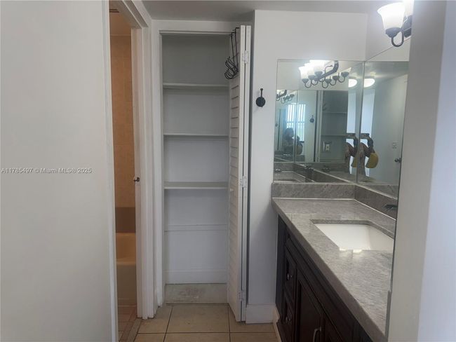 APT-408 - 2450 Ne 135 Th St, Condo with 1 bedrooms, 1 bathrooms and null parking in North Miami FL | Image 8