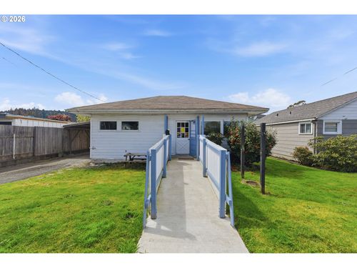 237 S 7th St, Coos Bay, OR, 97420-4611 | Card Image