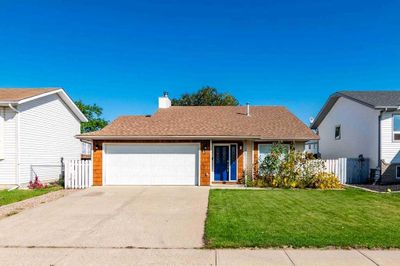 418 20 St Ne, House detached with 4 bedrooms, 2 bathrooms and 4 parking in Medicine Hat AB | Image 1