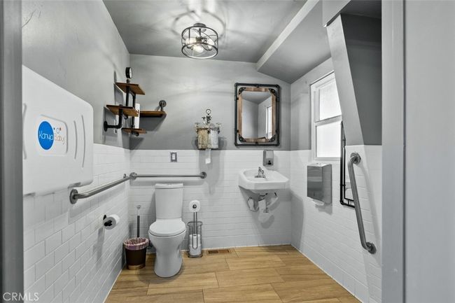 Guest Rest Room | Image 11