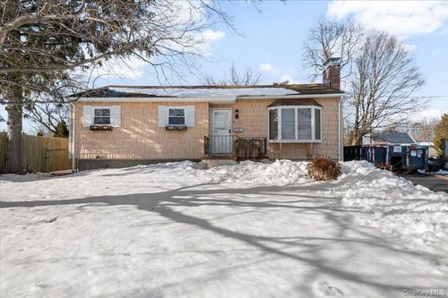 342 9th St, West Babylon, NY, 11704-3731 | Card Image