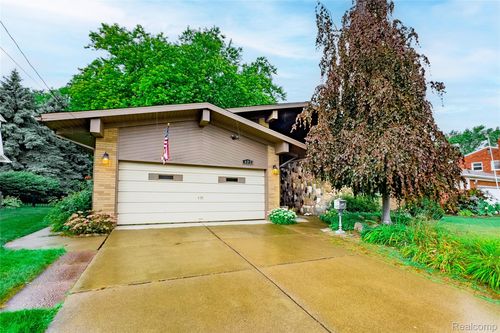 472 Riverside Dr, Wyandotte, MI, 48192-2650 | Card Image