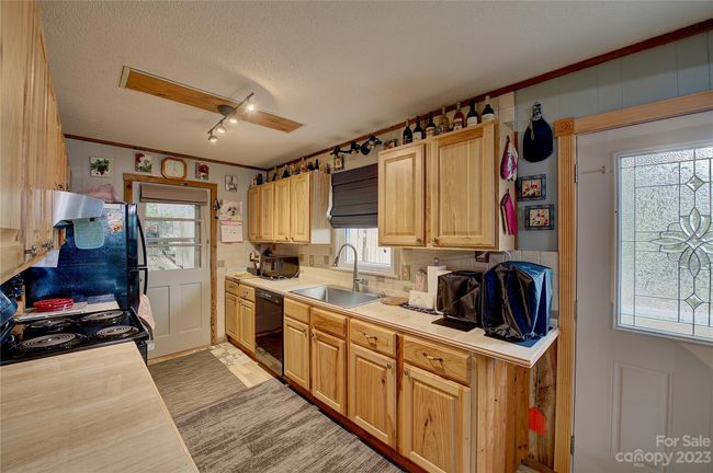 356 Hickory Hill Cir, House other with 3 bedrooms, 2 bathrooms and null parking in Spruce Pine NC | Image 9