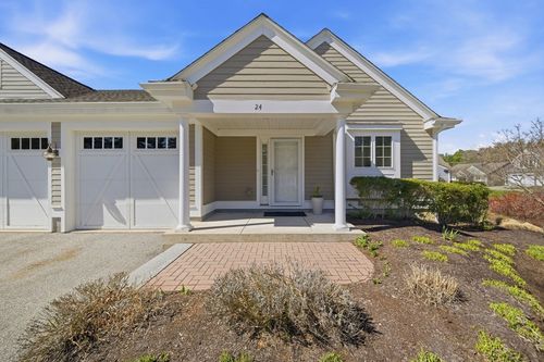 24-24 Carriage Ln, Duxbury, MA, 02332-4266 | Card Image