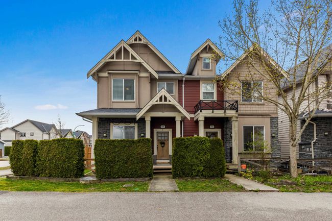 7305 192 Street, Home with 5 bedrooms, 3 bathrooms and 3 parking in Surrey BC | Image 2