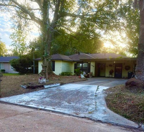 109 Dahlia St, Orange, TX, 77630-4537 | Card Image