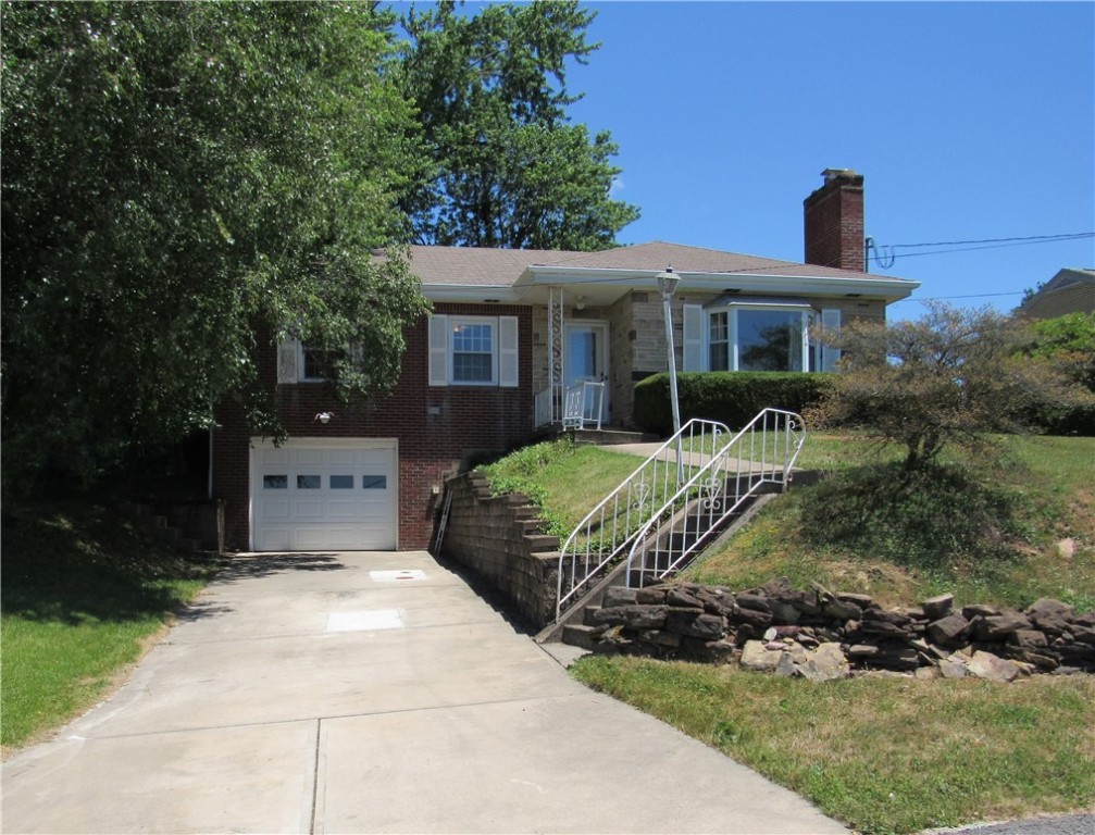 Kentucky Dr, New Kensington, PA 15068