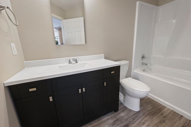 Main Floor Bathroom | Image 13