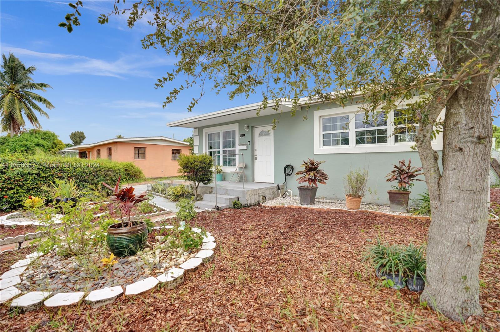 10th St, West Palm Beach, FL 33401