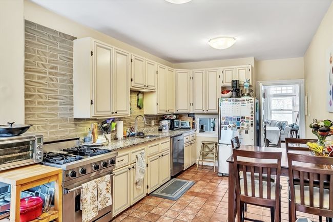 APT-2 - 1891 Beacon St, Condo with 3 bedrooms, 2 bathrooms and 2 parking in Brookline MA | Image 8