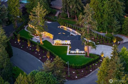 2610 86th Ave Ne, Clyde Hill, WA, 98004-1666 | Card Image