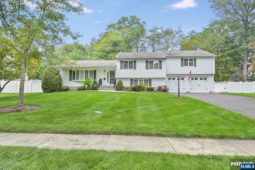 43 Sycamore Dr, Waldwick, NJ, 07463-1024 | Card Image