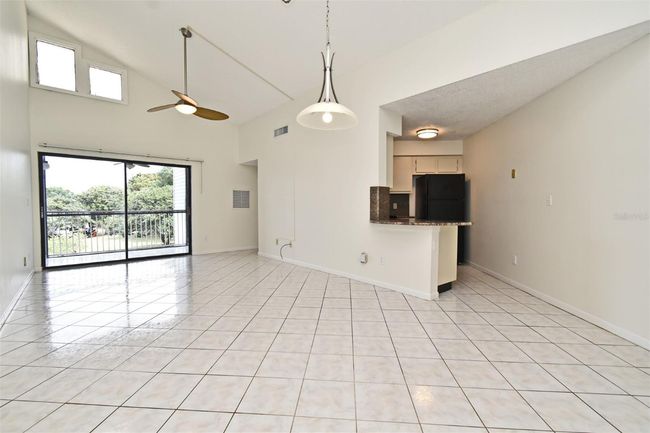 Bright, airy, high ceilings | Image 6